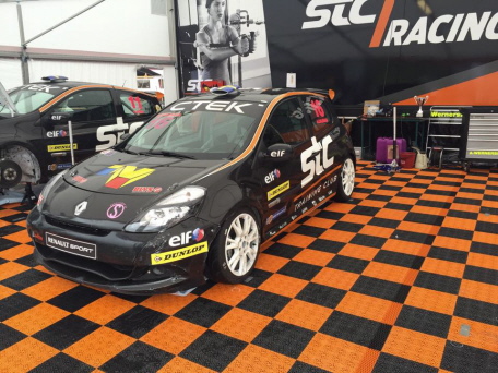 Zeltboden Bergo SUPREME im Fahrerlager eines Racing Teams