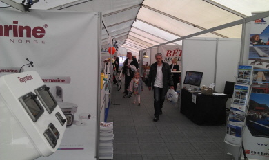 Messezelt mit EXPO-tent Zelzboden in der Farbe dunkelgrau Messezelt mit EXPO-tent Zelzboden in der Farbe dunkelgrau